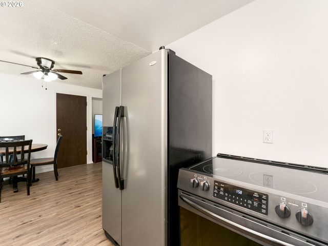 4433 Se ROCKWOOD St, Milwaukie, OR 97222