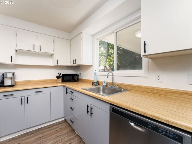 4433 Se ROCKWOOD St, Milwaukie, OR 97222