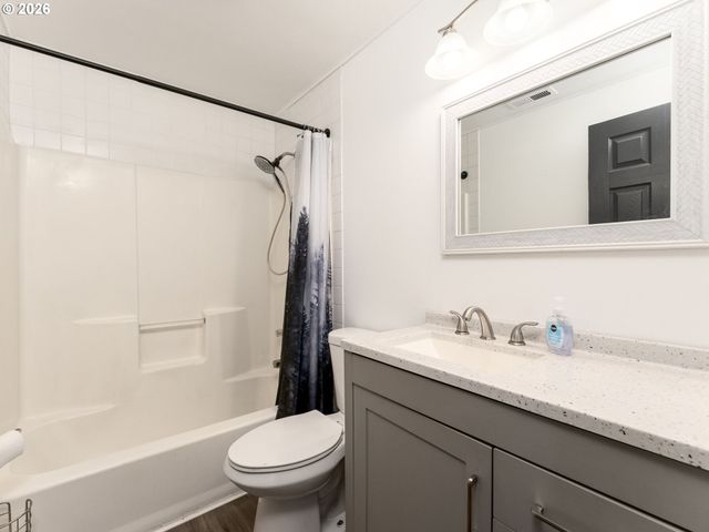 4433 Se ROCKWOOD St, Milwaukie, OR 97222