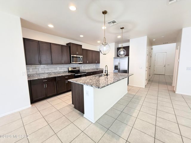 14041 E Red Pine Place, Vail, AZ 85641