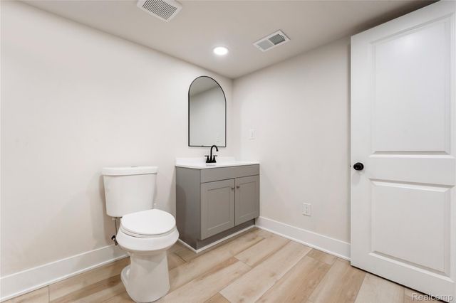 22821 Harmon Street, St. Clair Shores, MI 48080