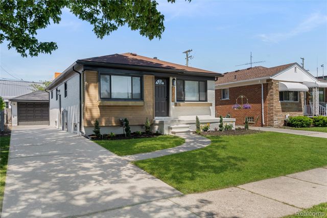 22821 Harmon Street, St. Clair Shores, MI 48080