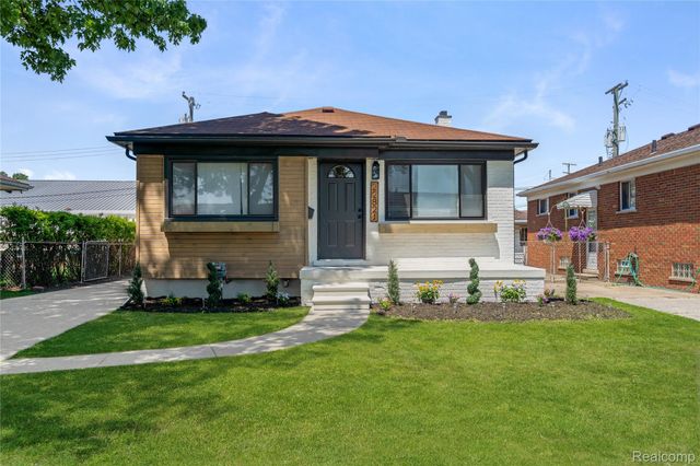 22821 Harmon Street, St. Clair Shores, MI 48080
