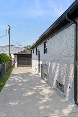 22821 Harmon Street, St. Clair Shores, MI 48080