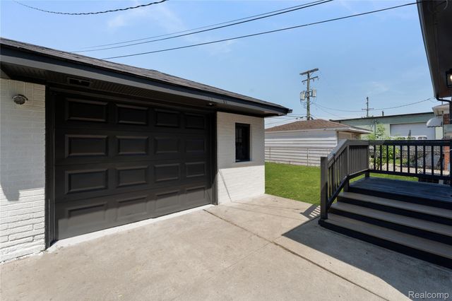 22821 Harmon Street, St. Clair Shores, MI 48080