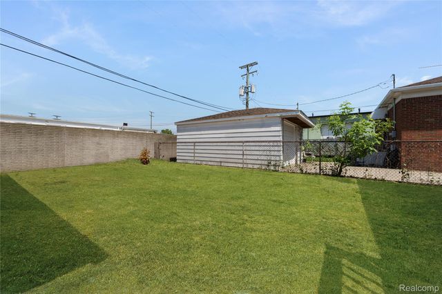 22821 Harmon Street, St. Clair Shores, MI 48080