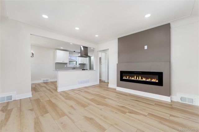 22821 Harmon Street, St. Clair Shores, MI 48080