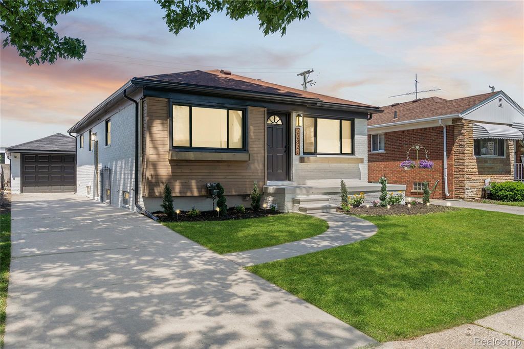22821 Harmon Street, St. Clair Shores, MI 48080