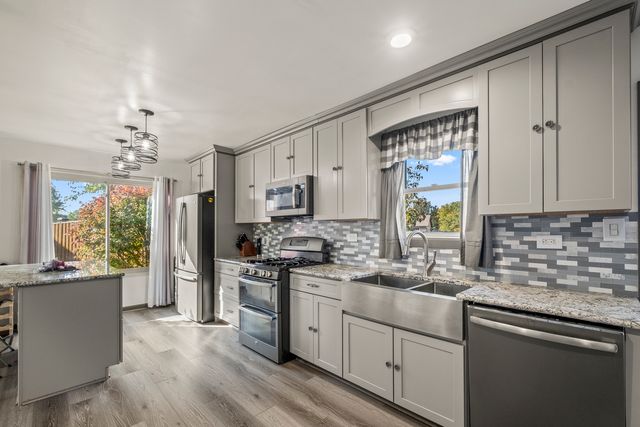 7558 W Hawthorne Lane, Frankfort, IL 60423