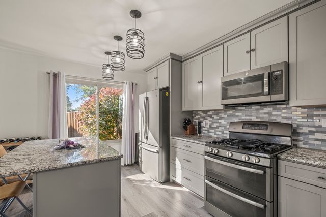 7558 W Hawthorne Lane, Frankfort, IL 60423