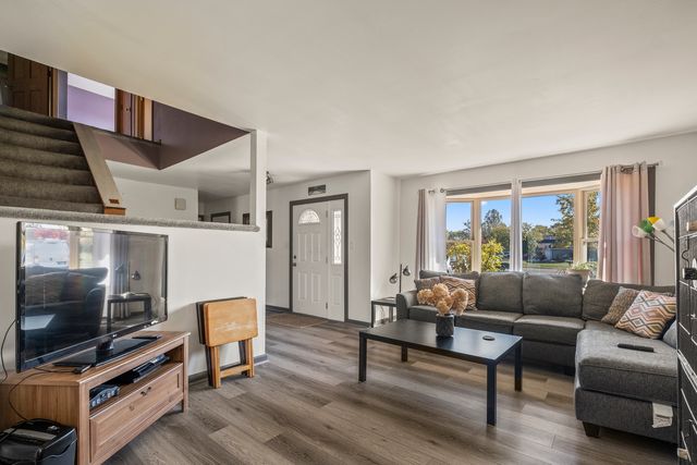 7558 W Hawthorne Lane, Frankfort, IL 60423