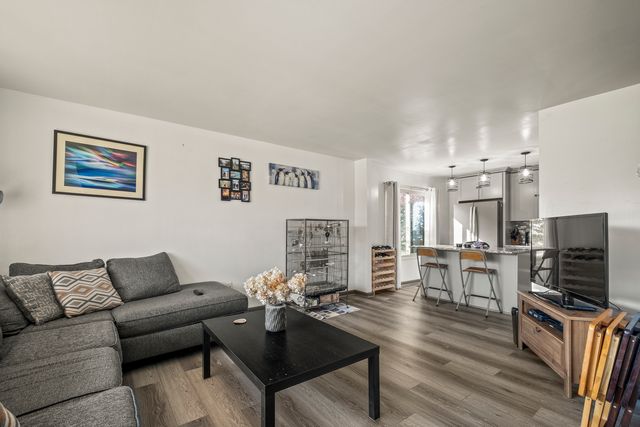 7558 W Hawthorne Lane, Frankfort, IL 60423