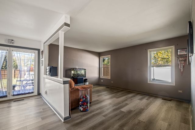 7558 W Hawthorne Lane, Frankfort, IL 60423