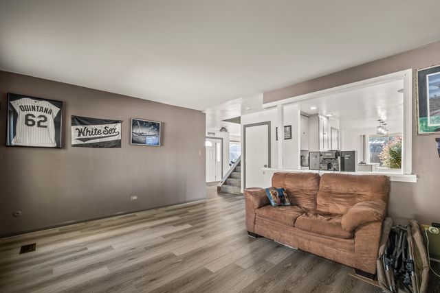 7558 W Hawthorne Lane, Frankfort, IL 60423