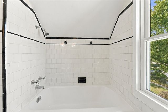 386 Norwood Avenue, Warwick, RI 02888