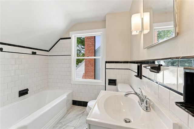 386 Norwood Avenue, Warwick, RI 02888