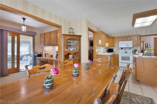101 Pin Oak Place, Campbell, OH 44405