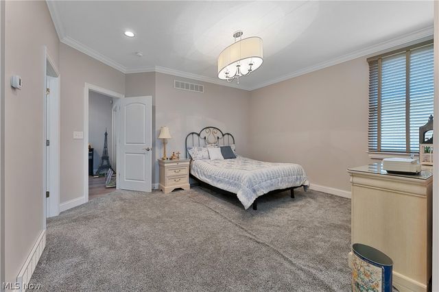 101 Pin Oak Place, Campbell, OH 44405