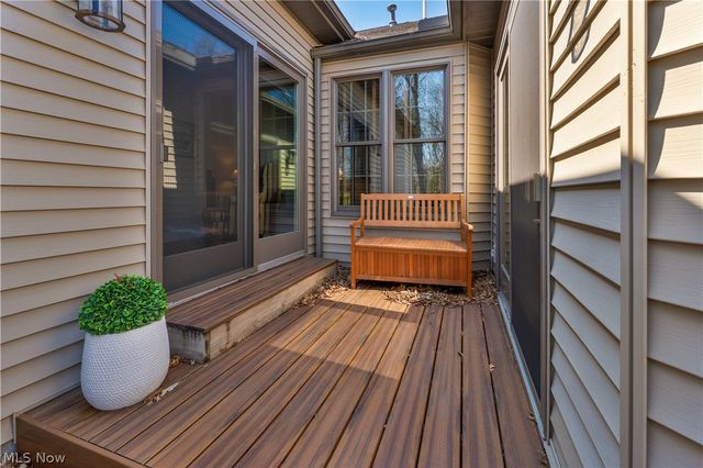 101 Pin Oak Place, Campbell, OH 44405
