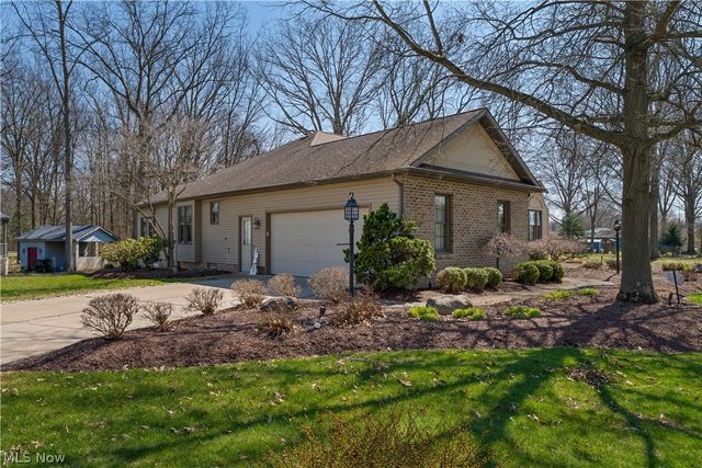 101 Pin Oak Place, Campbell, OH 44405