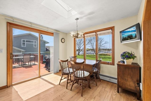 25 King Philip Avenue, Barrington, RI 02806