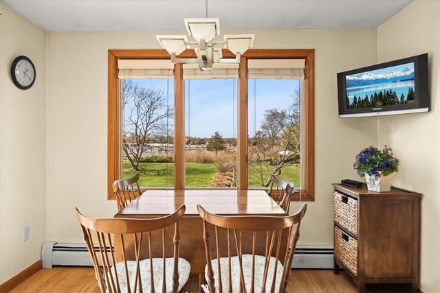 25 King Philip Avenue, Barrington, RI 02806