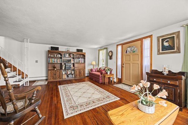 25 King Philip Avenue, Barrington, RI 02806