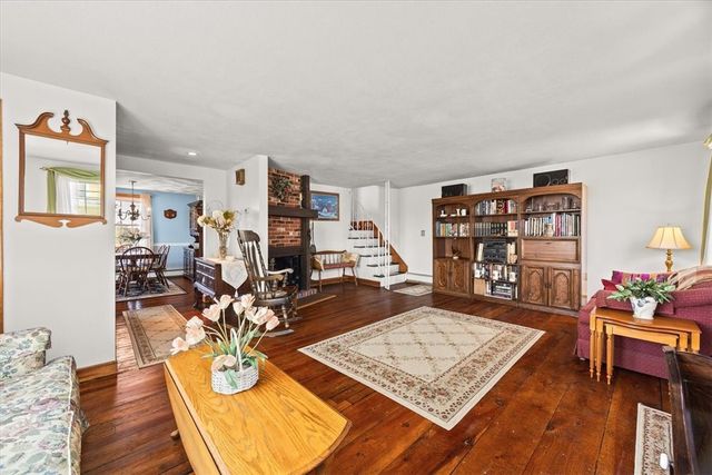 25 King Philip Avenue, Barrington, RI 02806