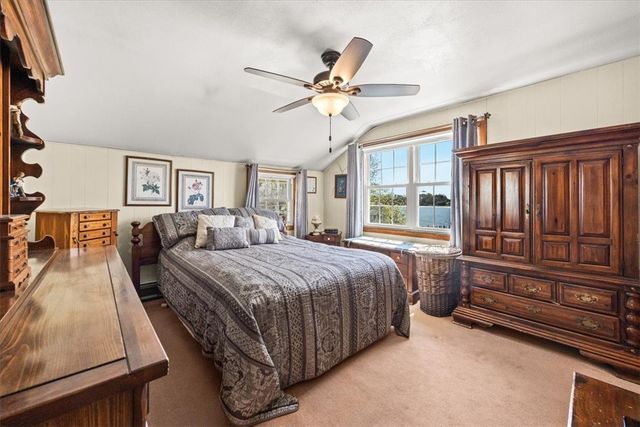 25 King Philip Avenue, Barrington, RI 02806