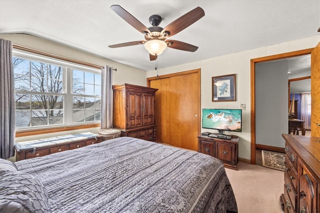 25 King Philip Avenue, Barrington, RI 02806