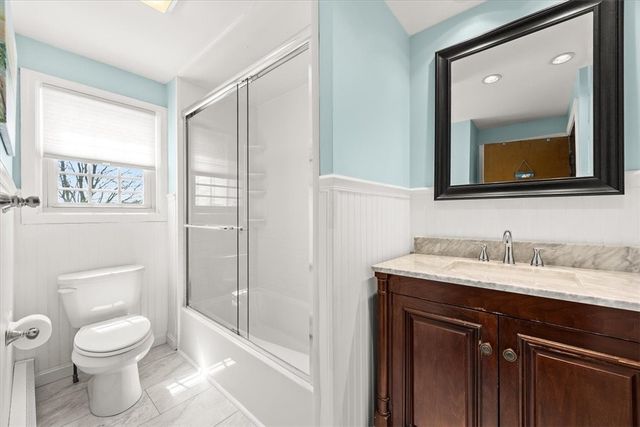 25 King Philip Avenue, Barrington, RI 02806