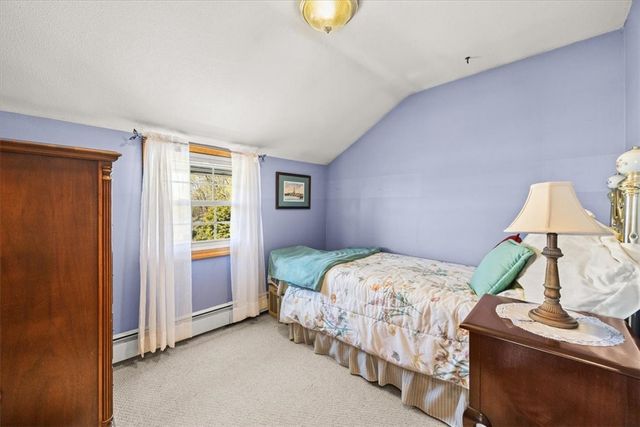 25 King Philip Avenue, Barrington, RI 02806