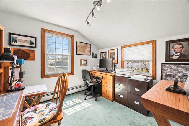 25 King Philip Avenue, Barrington, RI 02806