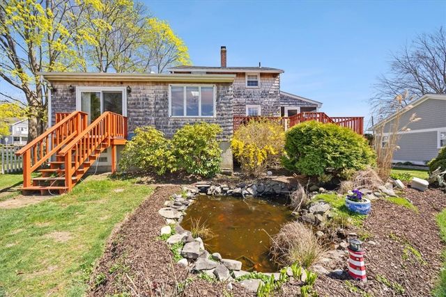 25 King Philip Avenue, Barrington, RI 02806