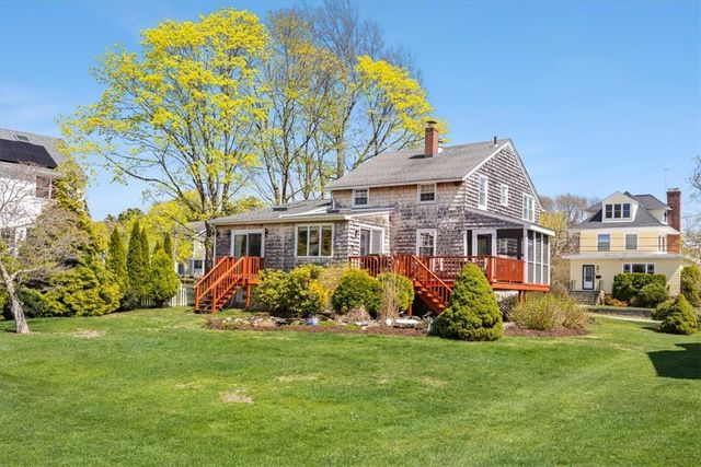 25 King Philip Avenue, Barrington, RI 02806