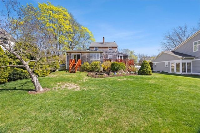 25 King Philip Avenue, Barrington, RI 02806