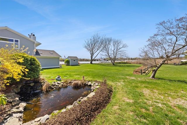 25 King Philip Avenue, Barrington, RI 02806