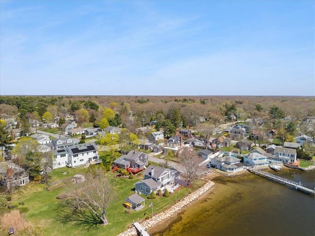25 King Philip Avenue, Barrington, RI 02806