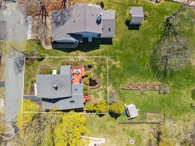 25 King Philip Avenue, Barrington, RI 02806