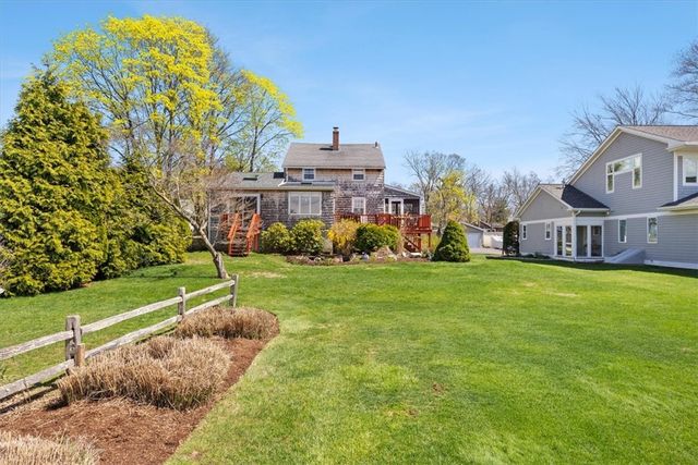 25 King Philip Avenue, Barrington, RI 02806