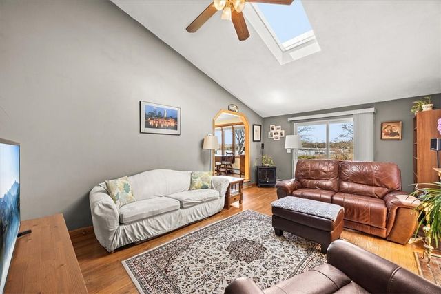 25 King Philip Avenue, Barrington, RI 02806