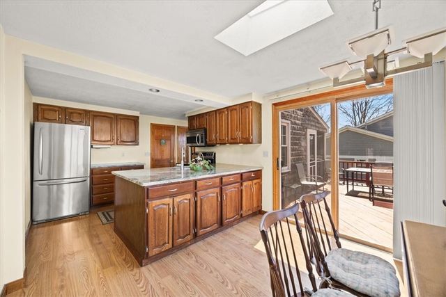 25 King Philip Avenue, Barrington, RI 02806