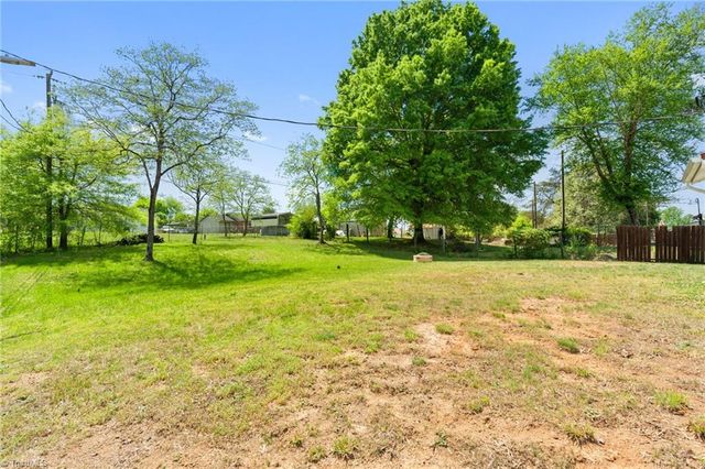 1084 Middlefork Drive, Walnut Cove, NC 27052