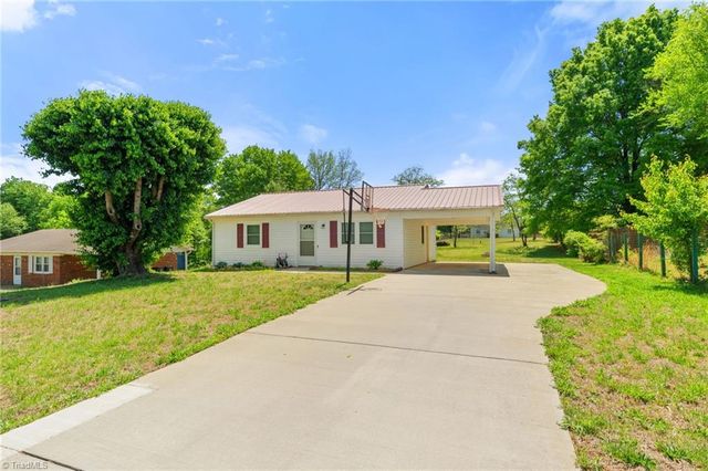 1084 Middlefork Drive, Walnut Cove, NC 27052
