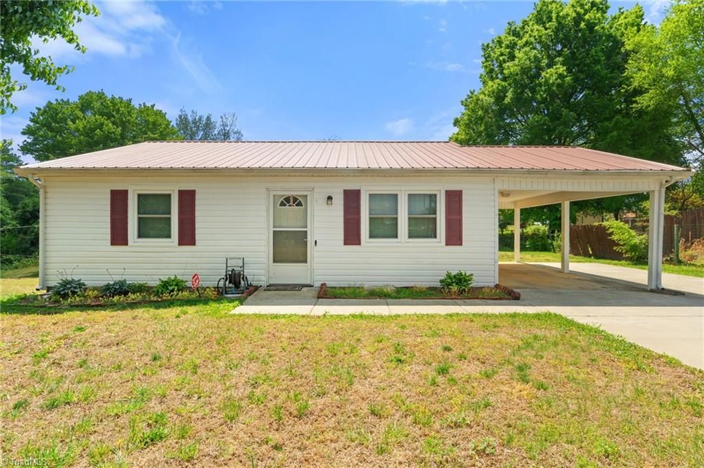 1084 Middlefork Drive, Walnut Cove, NC 27052