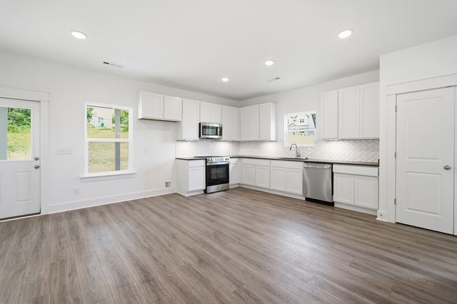 7270 Fairlawn Dr, Fairview, TN 37062