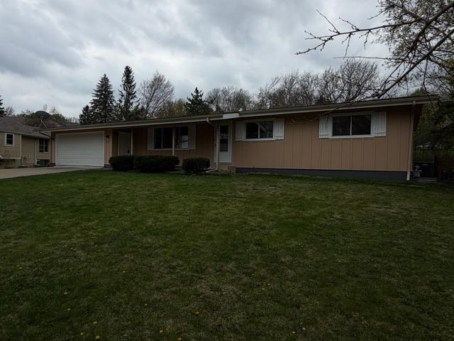 19115 Homestead Circle, Eden Prairie, MN 55346