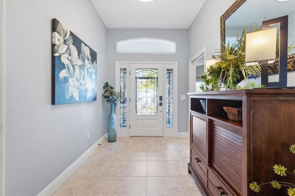 Image 2 of property listing at 562 BRADFORD LOOP, The Villages, FL 32163