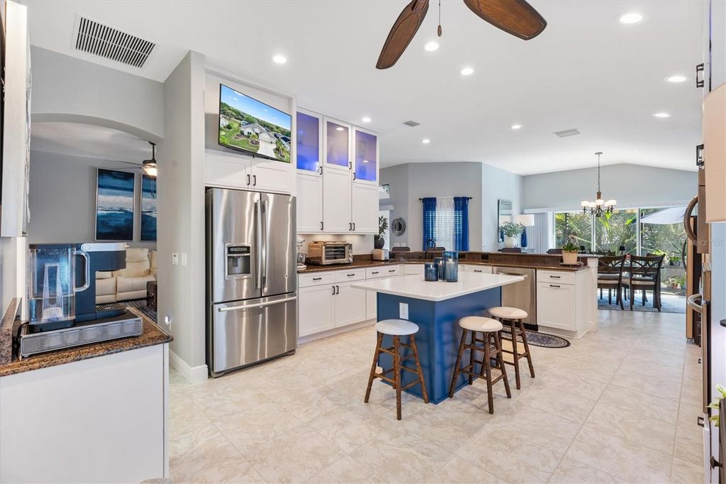 Image 12 of property listing at 562 BRADFORD LOOP, The Villages, FL 32163