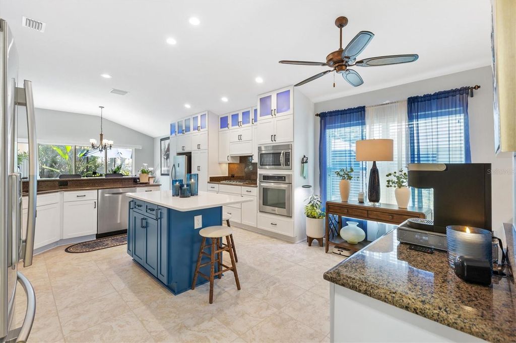 Image 13 of property listing at 562 BRADFORD LOOP, The Villages, FL 32163